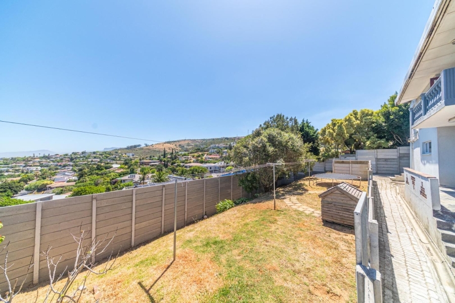 To Let 5 Bedroom Property for Rent in Loevenstein Western Cape
